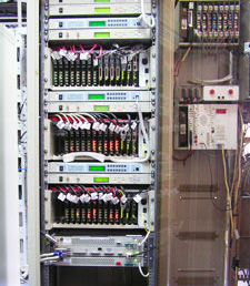 Шкаф с оборудованием IDU на узловой площадке связи
